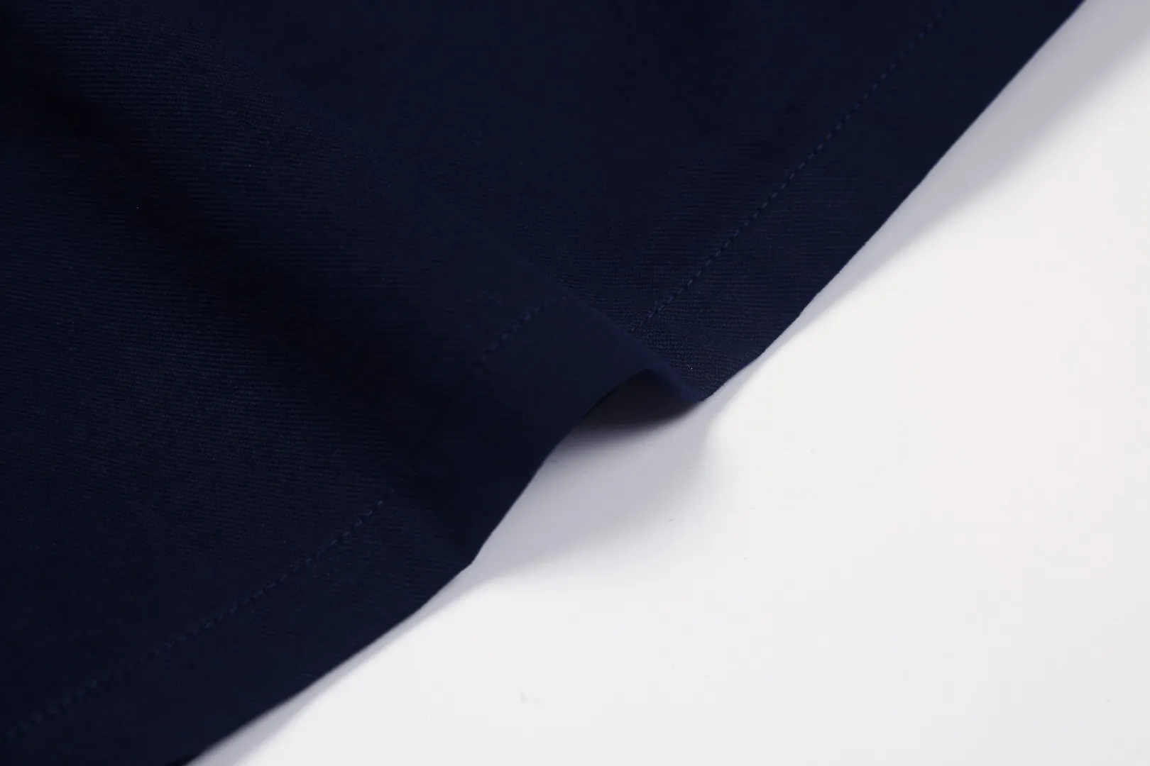 P146 White background picture [popular in summer] Style number: 25051# Color: black/navy blue/khaki/off-white/matte pink Size: S to 100% restoration of workmanship, fake placket design with front waves, double stitched lines covering the independent waistband, 0.6 thread pressure for the whole garment ✅ - RL/women's classic drawstring cotton shorts, super long and wide-leg style, the upper body does not stick to the legs, breathable and cool, drawstring elastic waist, easy to wear and match, all shirts and short-sleeved suits are good-looking. If you like the lazy style, you must buy the refreshing commuting OOTD, practical and full, a must-have item for the summer wardrobe, clean and refreshing